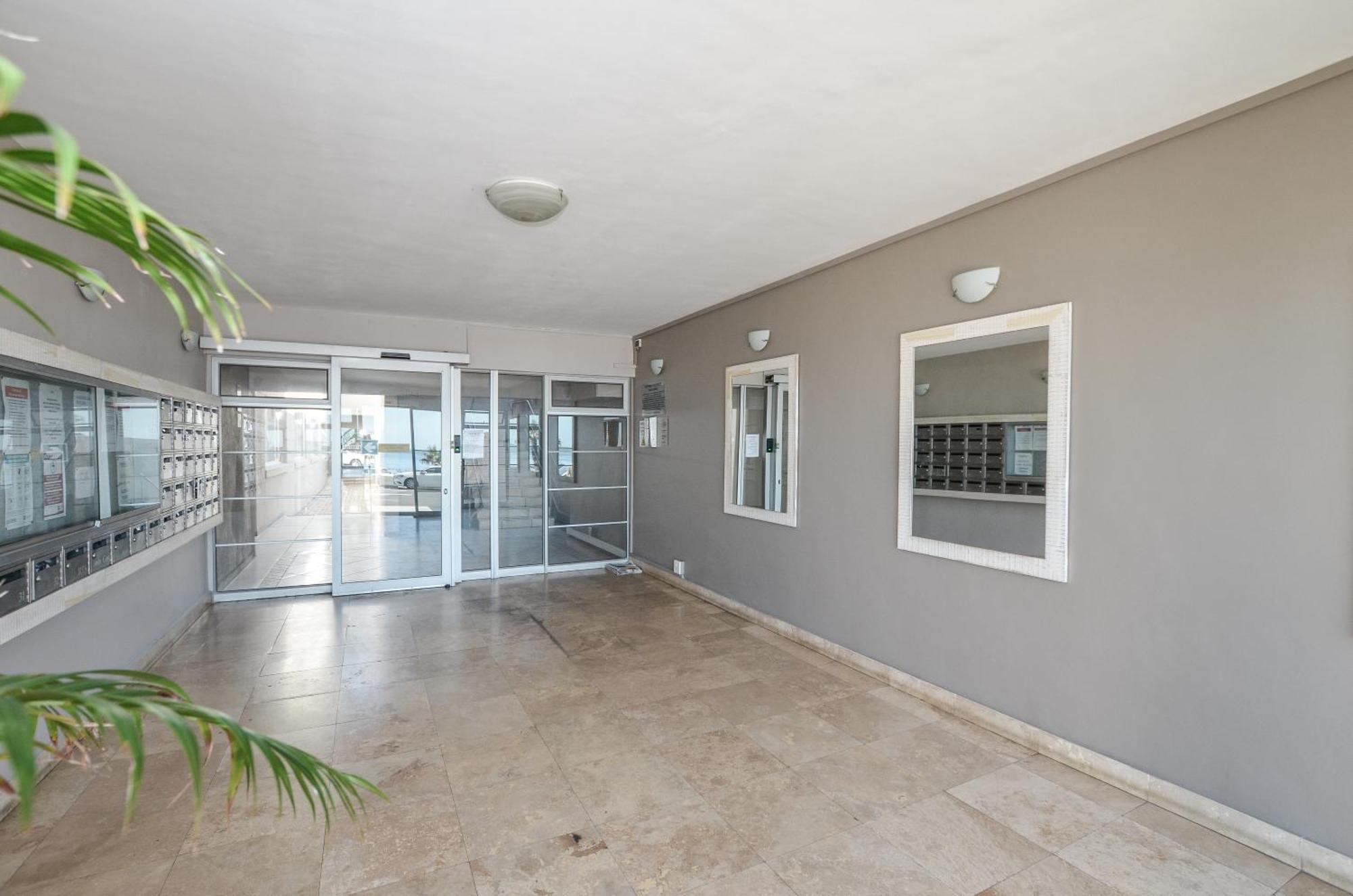 29 Sandringham Mouille Point Apartment *