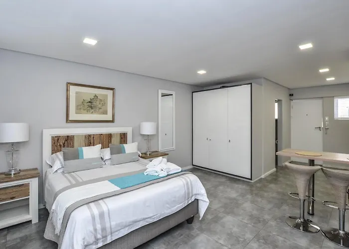 29 Sandringham Mouille Point
