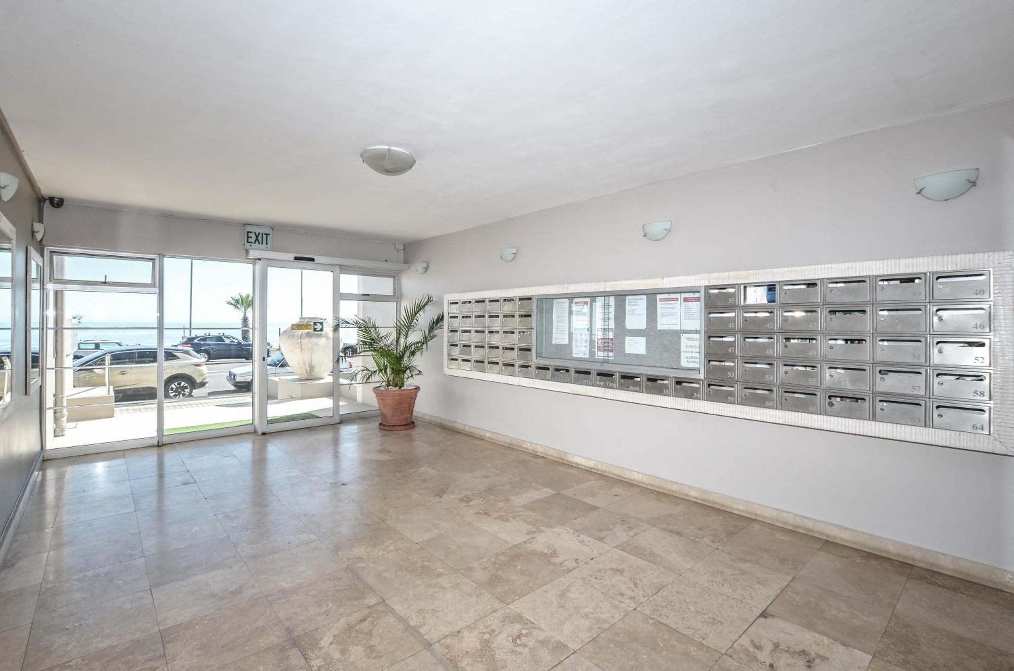 29 Sandringham Mouille Point Apartment *