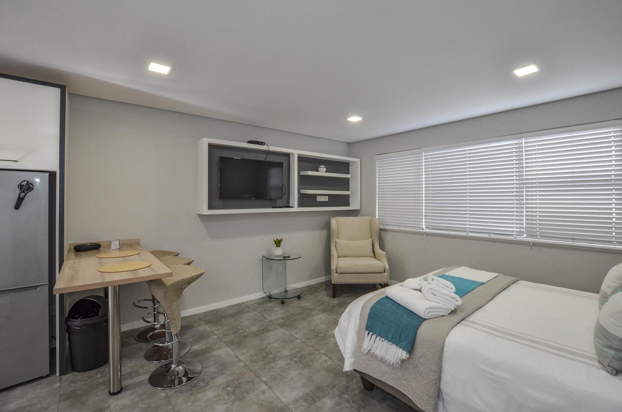 29 Sandringham Mouille Point Apartment *