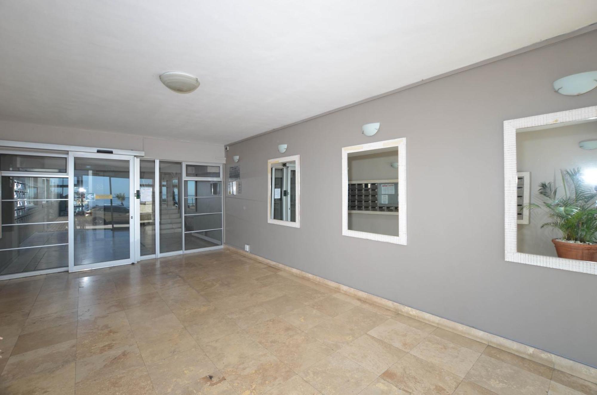 29 Sandringham Mouille Point *